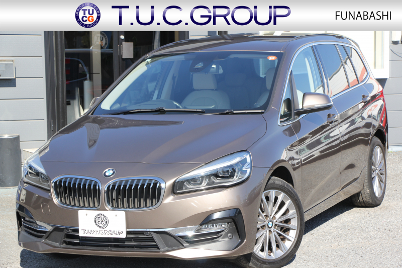 BMW 2シリーズ 218d ｸﾞﾗﾝﾂｱﾗｰ ﾗｸﾞｼﾞｭｱﾘｰ 後期 ﾌｪｲｽﾘﾌﾄ後 3列7人乗り ADｱｸﾃｨﾌﾞｾｰﾌﾃｨ&ｺﾝﾌｫｰﾄP 追従ACC HUD 受注生産OPｵｲｽﾀｰﾚｻﾞｰ 電動ﾄﾗﾝｸ LEDﾍｯﾄﾞﾗｲﾄ ﾒﾓﾘｰ付電動ｼｰﾄ ﾀｯﾁ画面HDDﾅﾋﾞﾊﾟｰｷﾝｸﾞｱｼｽﾄ 2年保証