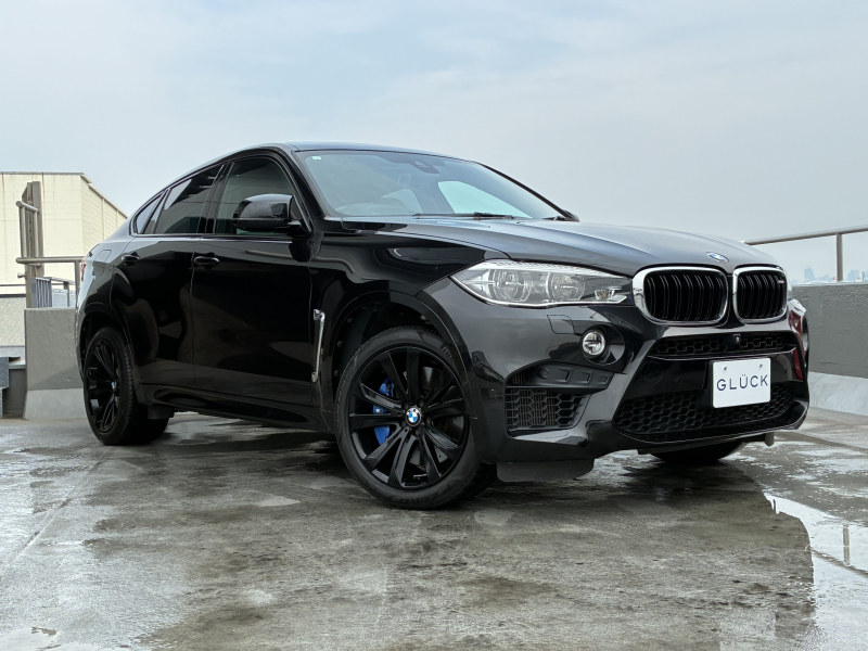 BMW X6 M 4WD　電動ガラスサンルーフ  20インチブラックアルミ コンフォートアクセス パワーテールゲート ソフトクローズドア HUD